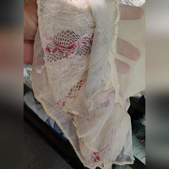 Vintage Pretty Angel Elegant Cream Blouse - Picture 7 of 8